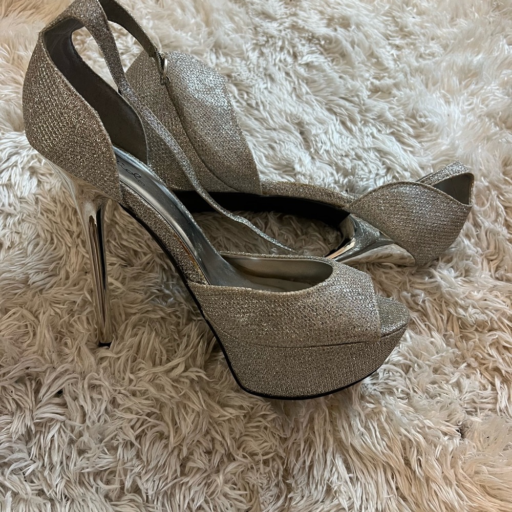 Heels - Picture 5 of 9